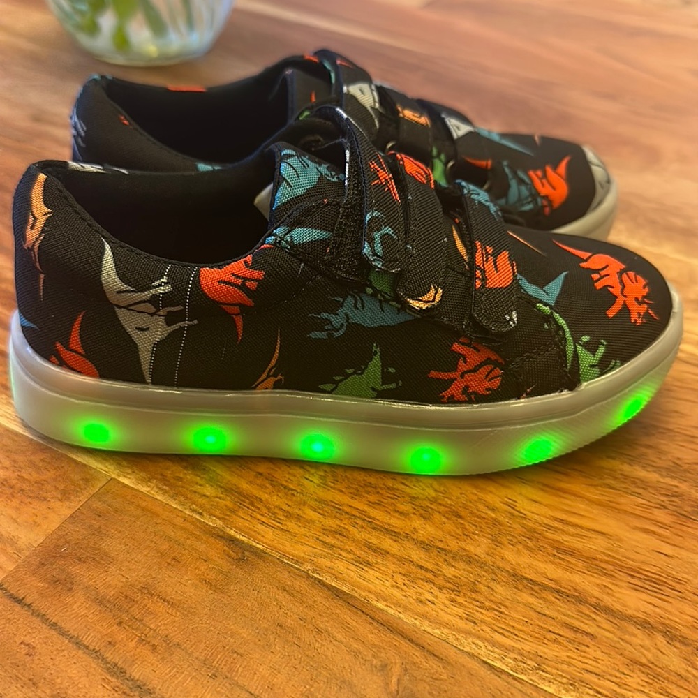 🆕💥🦕 black kids Dino shoes